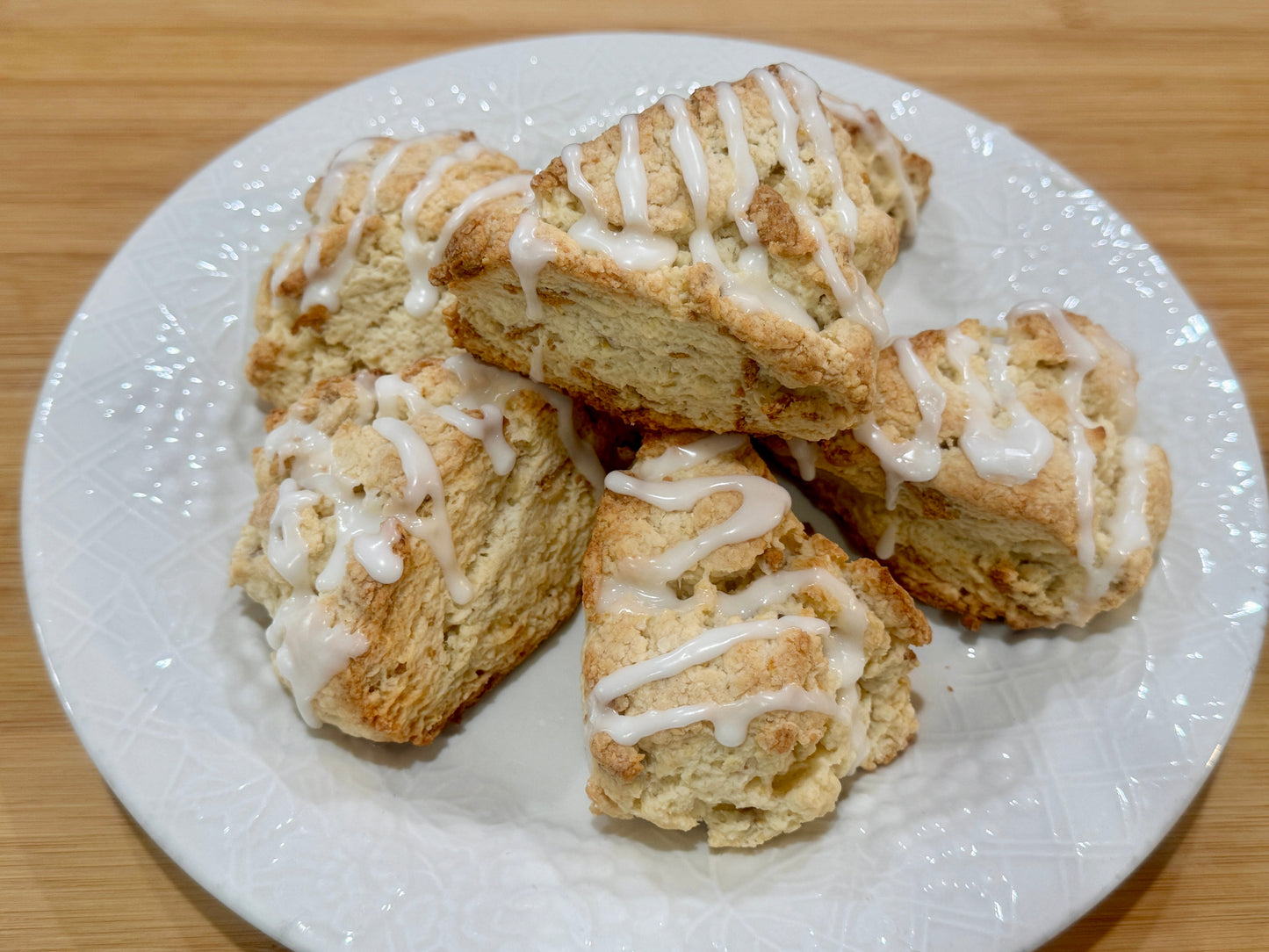 Lemon scones on decorative plate 