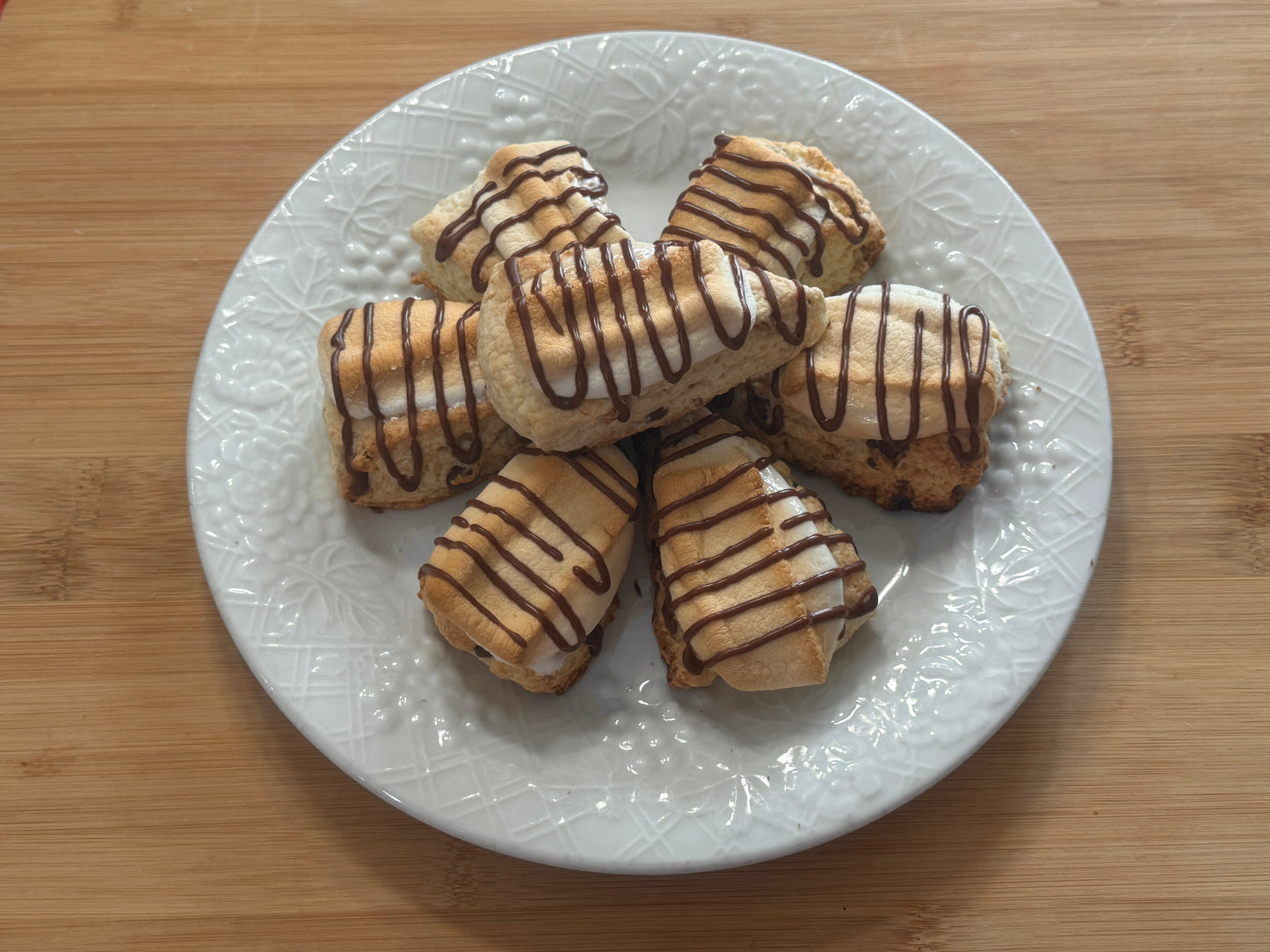 a plate full of s'mores mini scones